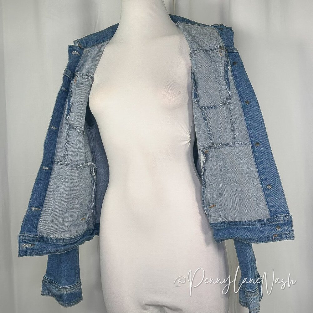 Universal Thread Women's Freeborn Denim Trucker Jacket Blue - Picture 13 of 14